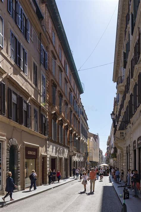 via dei condotti shopping streets.